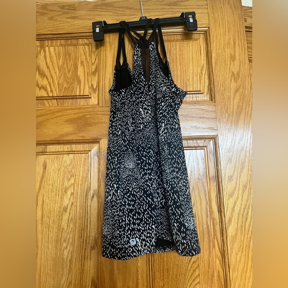 Fabletics - On the Go - Medium Impact Sports Bra Shirt - Animal Print - Picture 4 of 5